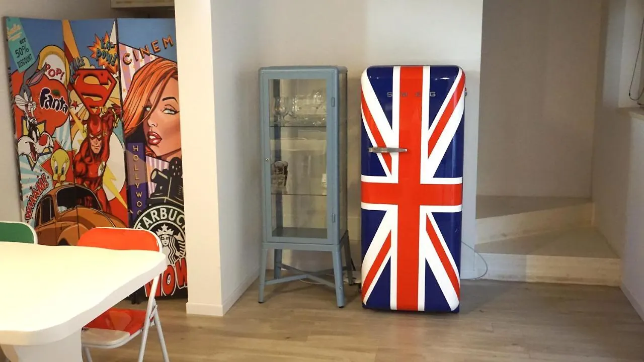 Interno 2 Este Centro 0*,  إيطاليا